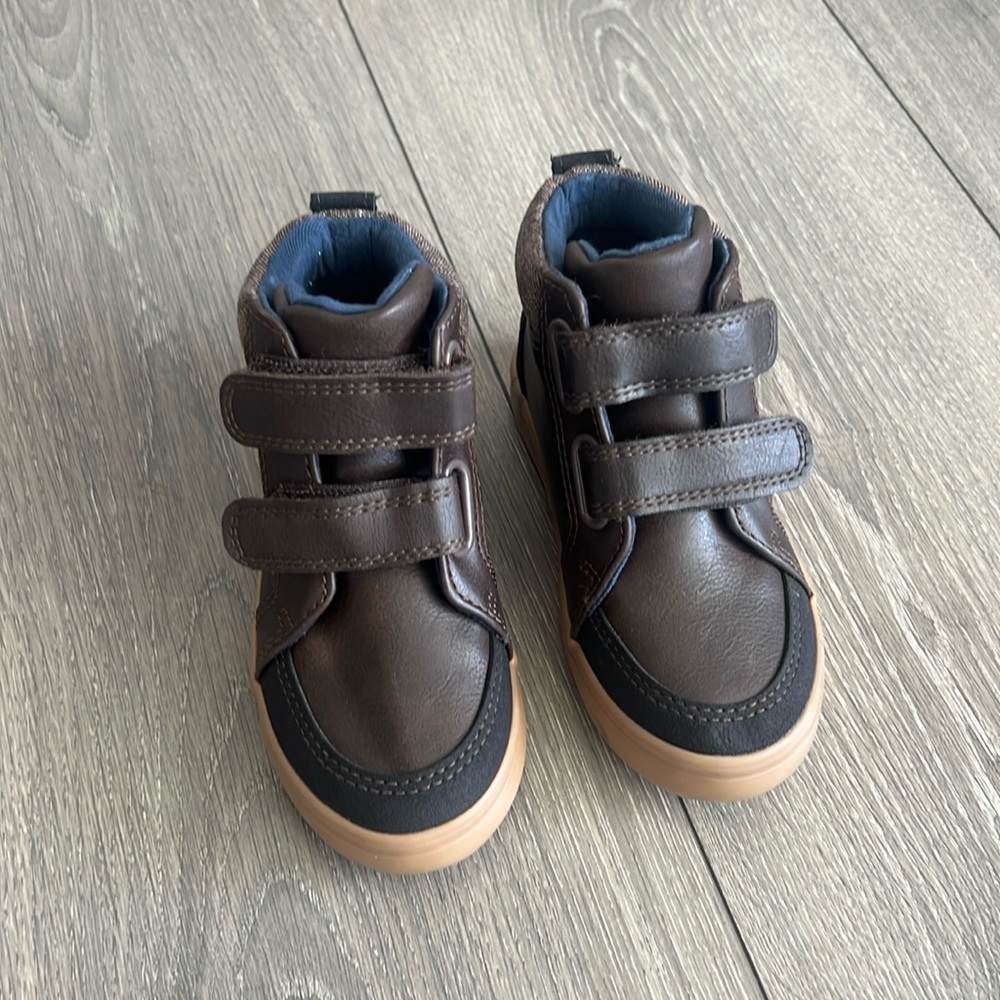 Brown toddler boy boots size 7